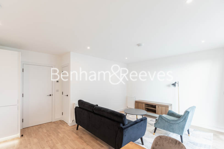 1 bedroom flat to rent in Greenleaf Walk, Southall, UB1-image 11