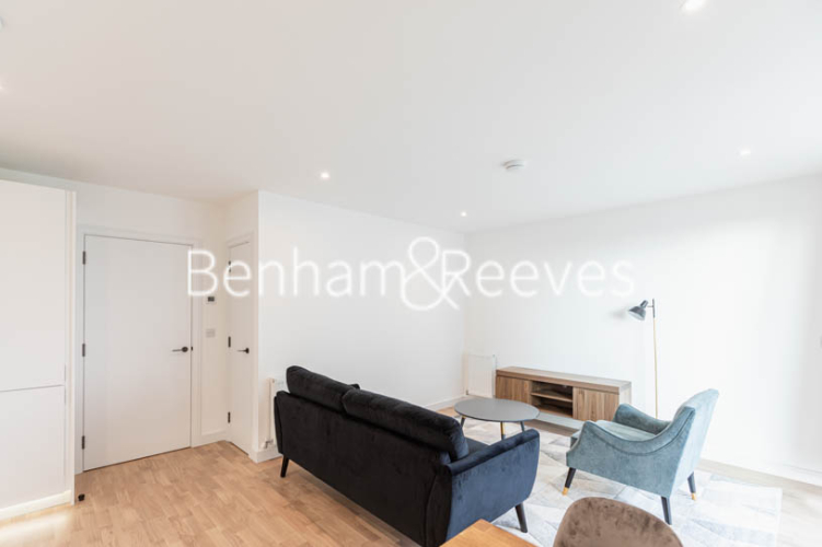 1  bedroom flat to rent in Greenleaf Walk, Southall, UB1-image 11