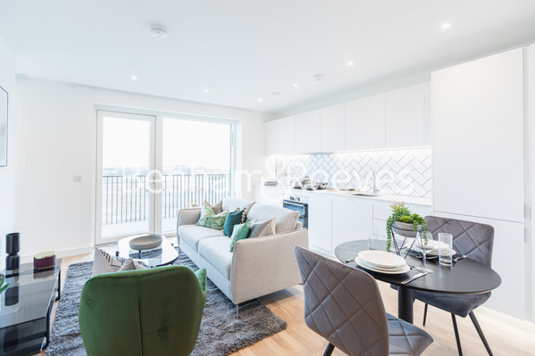 1  bedroom flat to rent in Cedrus Avenue, Southall, UB1-image 1