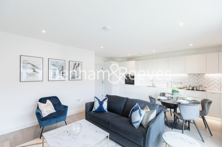 1  bedroom flat to rent in Cedrus Avenue, Southall, UB1-image 1