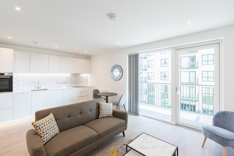 1  bedroom flat to rent in Cedrus Avenue, Southall, UB1-image 1