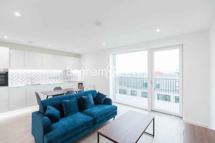 1  bedroom flat to rent in Cedrus Avenue, Southall, UB1-image 1