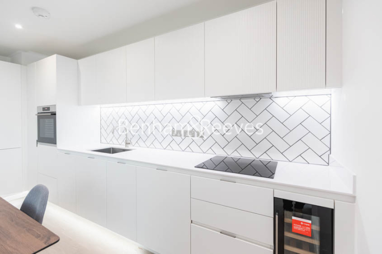 1  bedroom flat to rent in Cedrus Avenue, Southall, UB1-image 2
