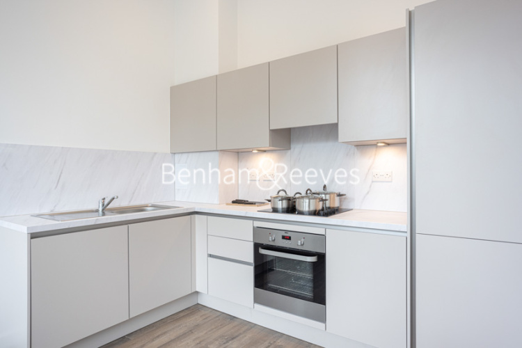 1  bedroom flat to rent in Carnation Gardens, Hayes, UB3-image 2