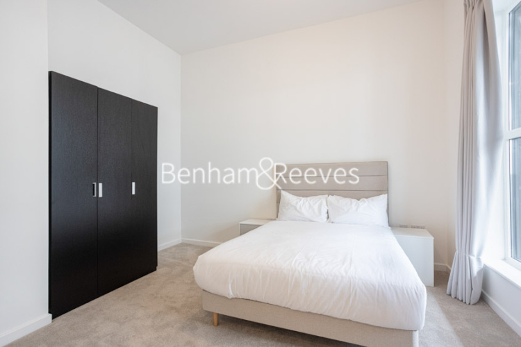 1  bedroom flat to rent in Carnation Gardens, Hayes, UB3-image 4