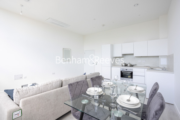 1  bedroom flat to rent in Carnation Gardens, Hayes, UB3-image 11
