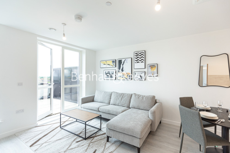 2  bedrooms flat to rent in Carnation Gardens, Hayes, UB3-image 1