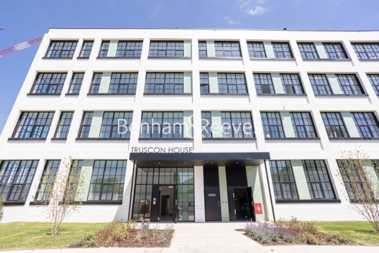 2  bedrooms flat to rent in Carnation Gardens, Hayes, UB3-image 4