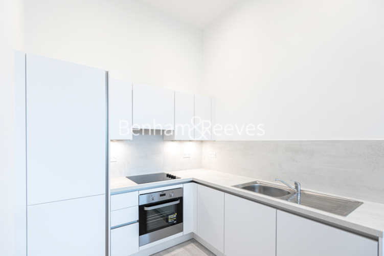 1 bedroom flat to rent in Carnation Gardens, Hayes, UB3-image 2