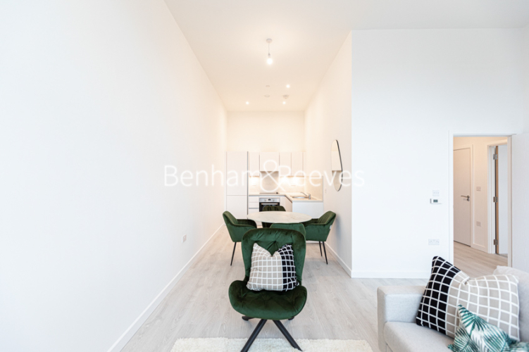 1  bedroom flat to rent in Carnation Gardens, Hayes, UB3-image 8