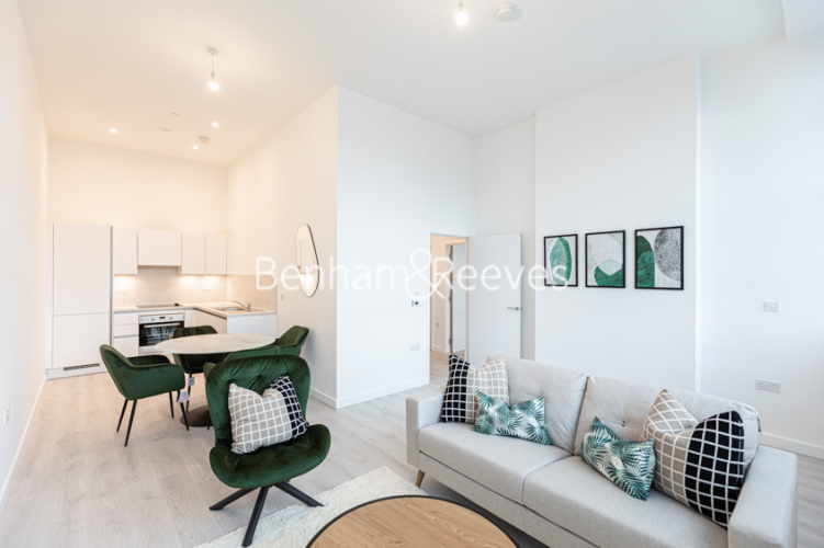 1  bedroom flat to rent in Carnation Gardens, Hayes, UB3-image 10