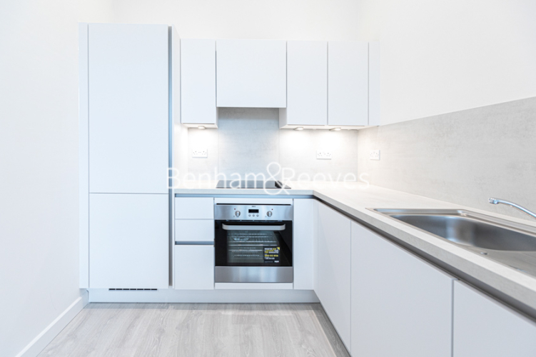 1  bedroom flat to rent in Carnation Gardens, Hayes, UB3-image 11