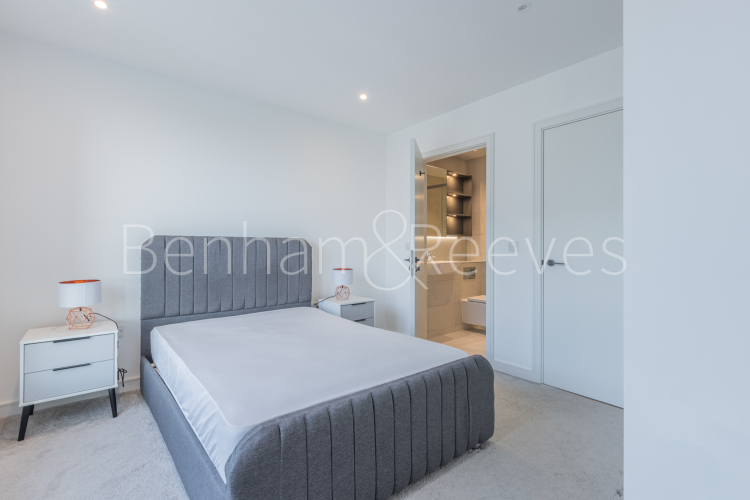 2 bedrooms flat to rent in Greenleaf Walk, Southall, UB1-image 4