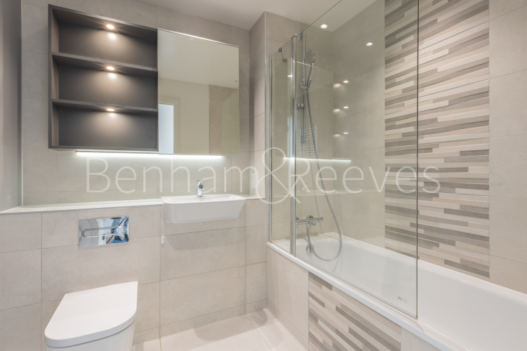 2  bedrooms flat to rent in Greenleaf Walk, Southall, UB1-image 5