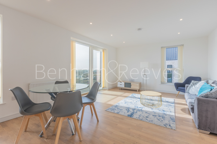 2 bedrooms flat to rent in Greenleaf Walk, Southall, UB1-image 8