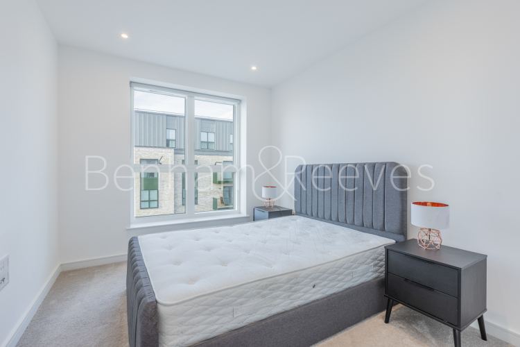 2 bedrooms flat to rent in Greenleaf Walk, Southall, UB1-image 10