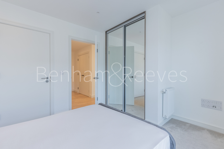 2 bedrooms flat to rent in Greenleaf Walk, Southall, UB1-image 14