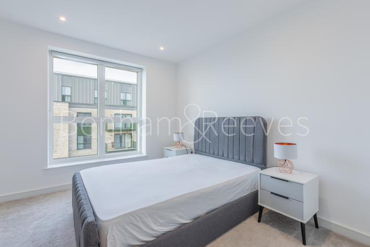 2 bedrooms flat to rent in Greenleaf Walk, Southall, UB1-image 16