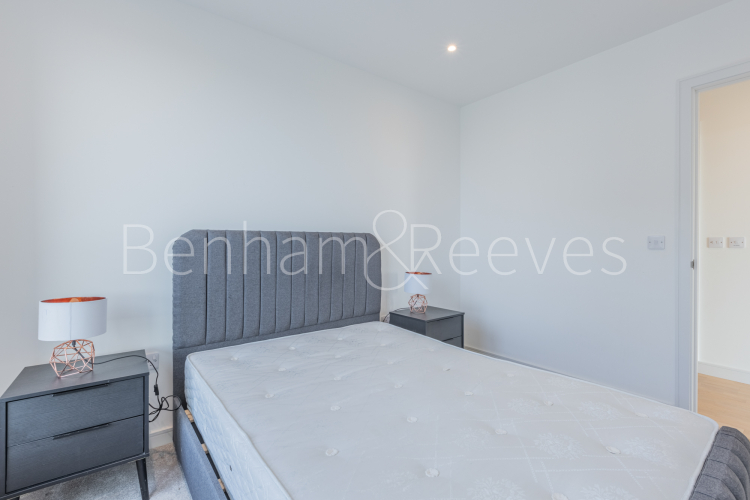2 bedrooms flat to rent in Greenleaf Walk, Southall, UB1-image 18