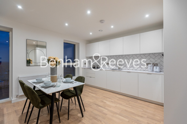 2  bedrooms flat to rent in Sibley House, Cedrus Avenue, UB1-image 7