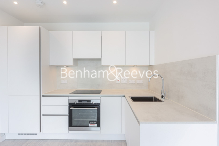 1  bedroom flat to rent in Farine Avenue, Hayes, UB3-image 2