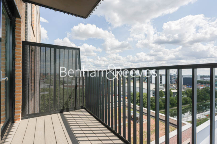 1  bedroom flat to rent in Farine Avenue, Hayes, UB3-image 5