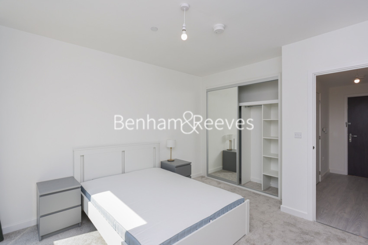 1  bedroom flat to rent in Farine Avenue, Hayes, UB3-image 7