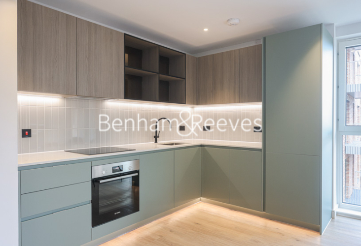 2 bedrooms flat to rent in Cedrus Avenue, Southall, UB1-image 2