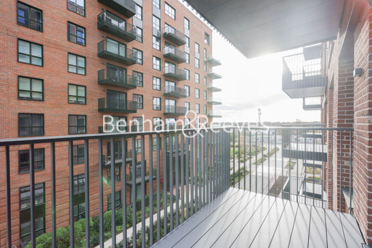 2  bedrooms flat to rent in Cedrus Avenue, Southall, UB1-image 5