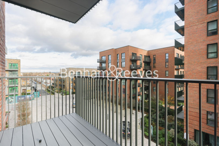 2 bedrooms flat to rent in Cedrus Avenue, Southall, UB1-image 9