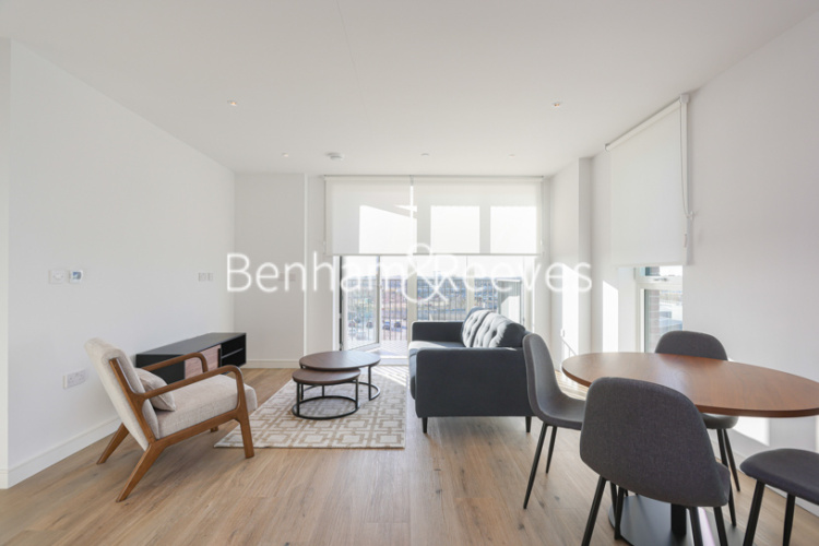 2  bedrooms flat to rent in Cedrus Avenue, Southall, UB1-image 1