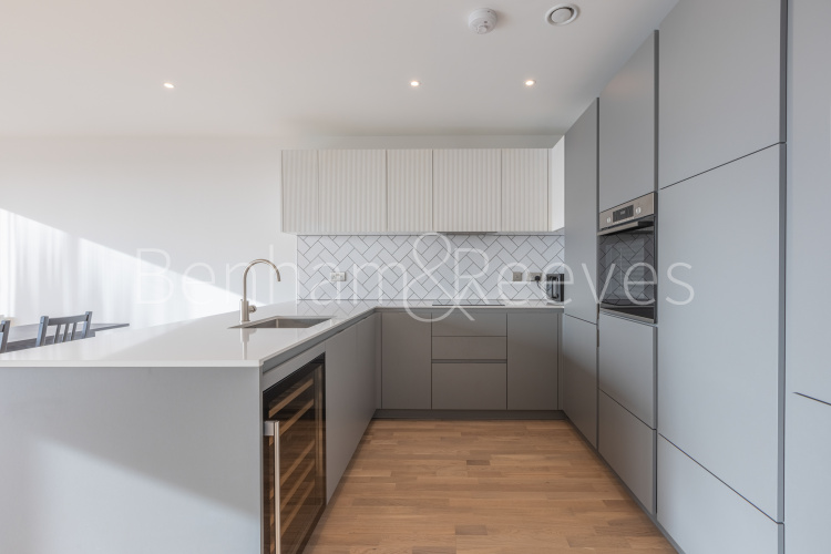 3  bedrooms flat to rent in Accolade Avenue, Southall, UB1-image 2