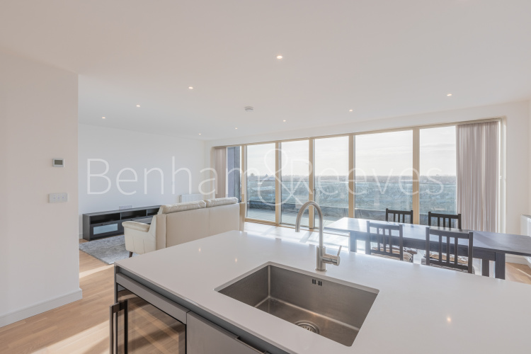 3  bedrooms flat to rent in Accolade Avenue, Southall, UB1-image 3