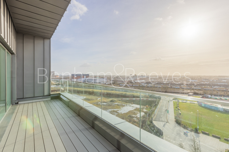 3  bedrooms flat to rent in Accolade Avenue, Southall, UB1-image 6