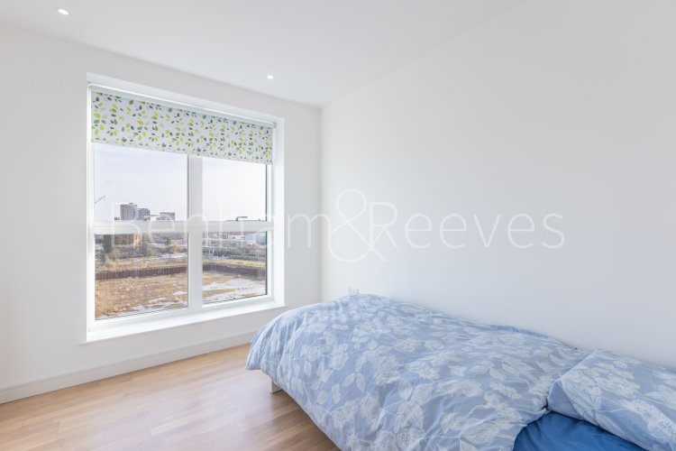 3 bedrooms flat to rent in Accolade Avenue, Southall, UB1-image 10