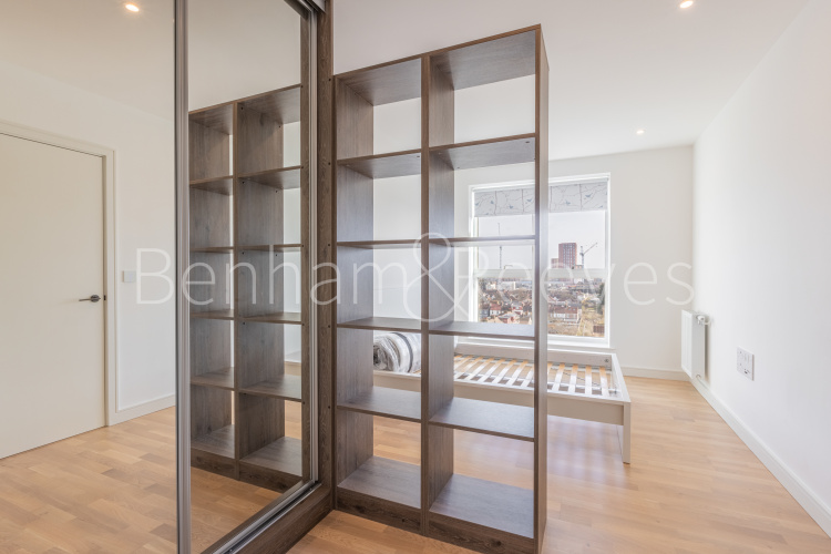 3  bedrooms flat to rent in Accolade Avenue, Southall, UB1-image 15