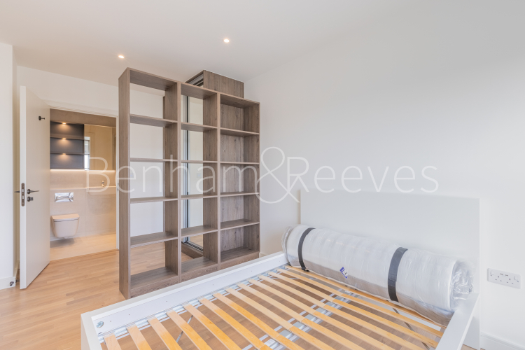 3 bedrooms flat to rent in Accolade Avenue, Southall, UB1-image 18