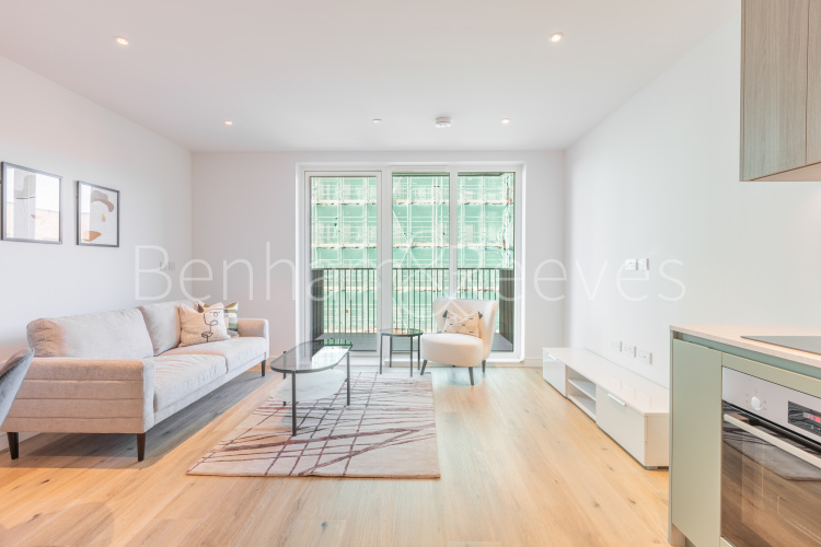 1 bedroom flat to rent in Cedrus Avenue, Southall, UB1-image 1