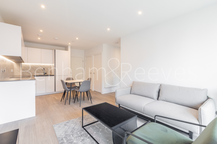 1 bedroom flat to rent in Exploration Way, Slough, SL1-image 1