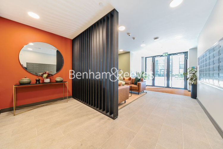 2  bedrooms flat to rent in Cedrus Avenue, Southall, UB1-image 9