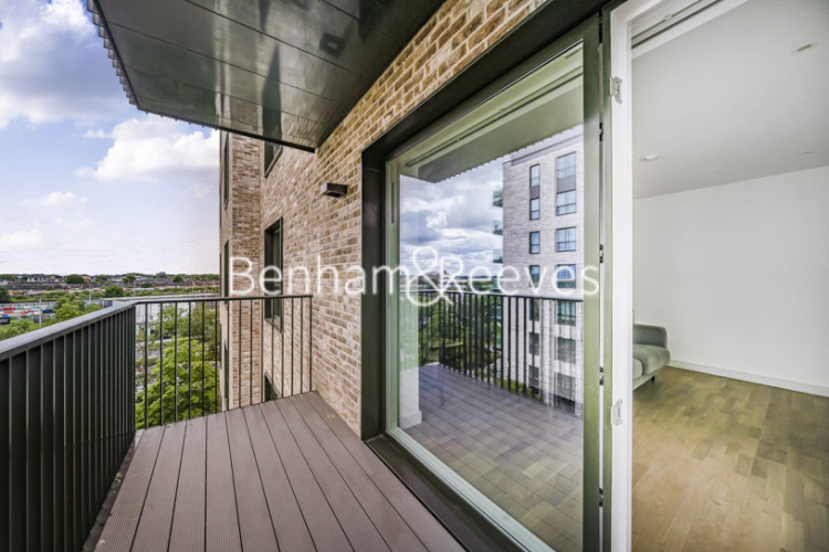 1  bedroom flat to rent in Greenleaf Walk, Southall, UB1-image 11