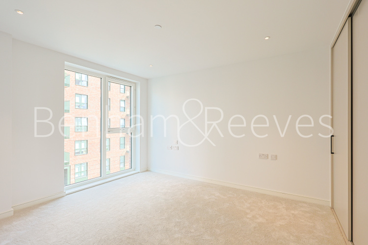 1  bedroom flat to rent in Cedrus Avenue, Southall, UB1-image 3