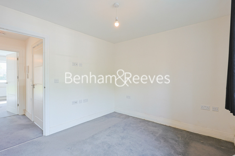 1  bedroom flat to rent in Palomino Close, Hayes, UB4-image 14