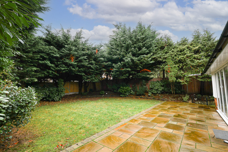 5  bedrooms house to rent in Swakeleys Road, Uxbridge, UB10-image 11