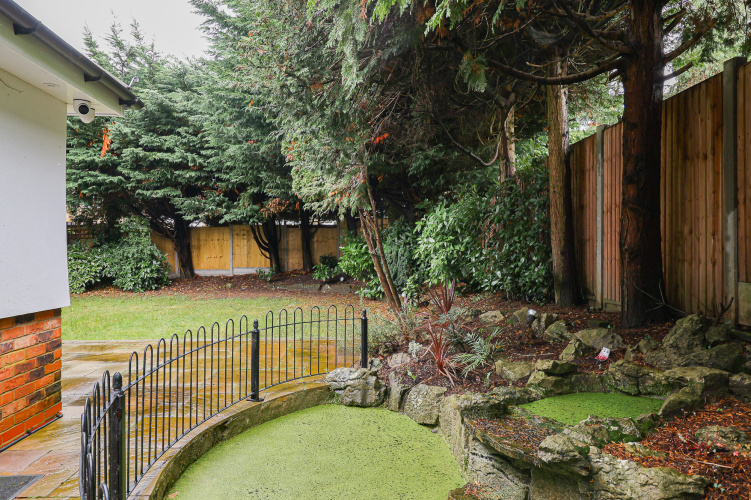 5  bedrooms house to rent in Swakeleys Road, Uxbridge, UB10-image 12