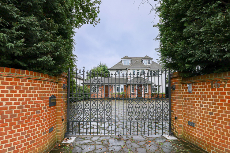 5  bedrooms house to rent in Swakeleys Road, Uxbridge, UB10-image 16