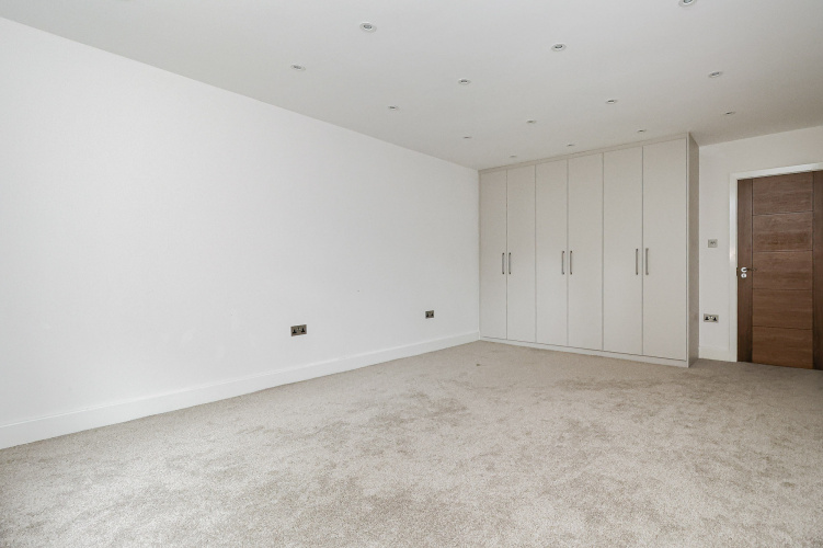5  bedrooms house to rent in Swakeleys Road, Uxbridge, UB10-image 27