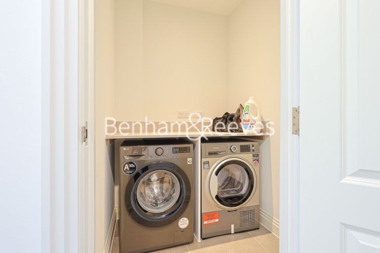 2  bedrooms flat to rent in Commonwealth Place, Slough, SL2-image 19