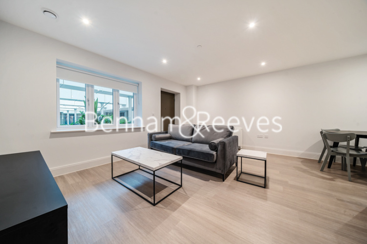 1  bedroom flat to rent in Memorial Avenue, Slough, SL1-image 1