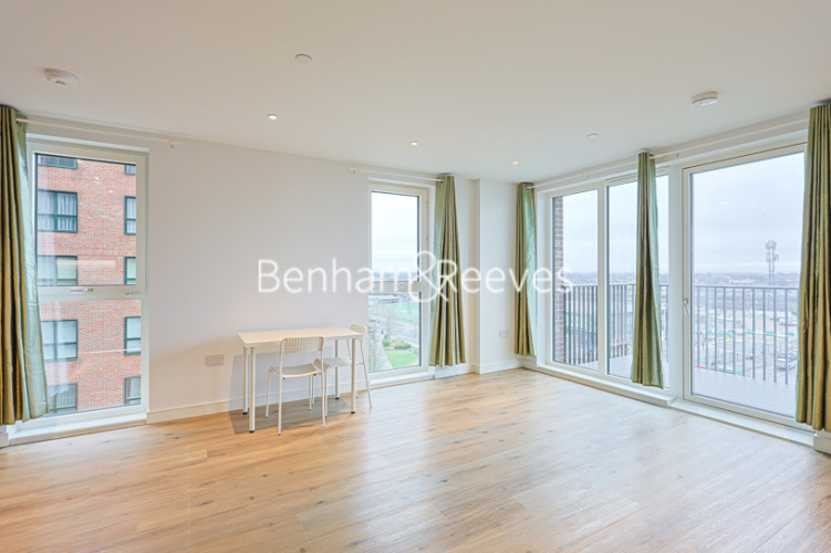 2  bedrooms flat to rent in Iris House, Cedrus Avenue, UB1-image 1